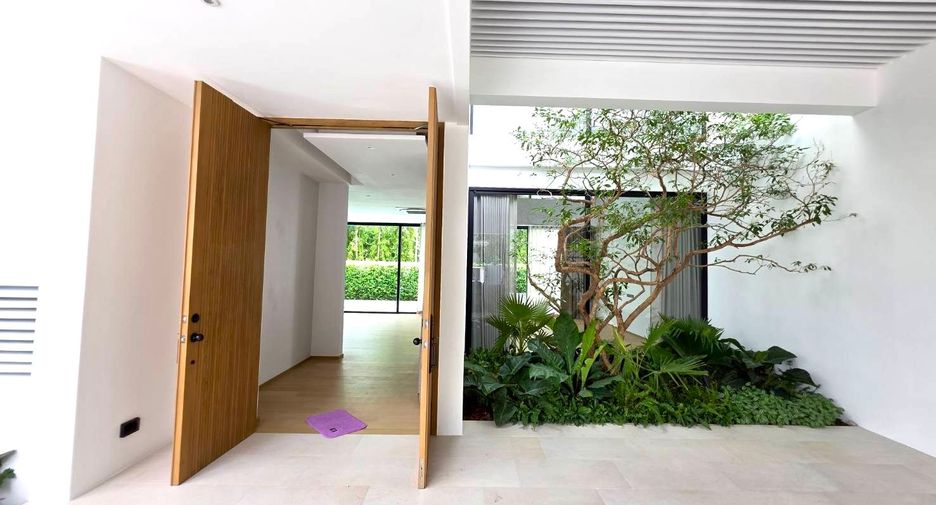 For rent 4 bedrooms house in Bang Kapi, Bangkok