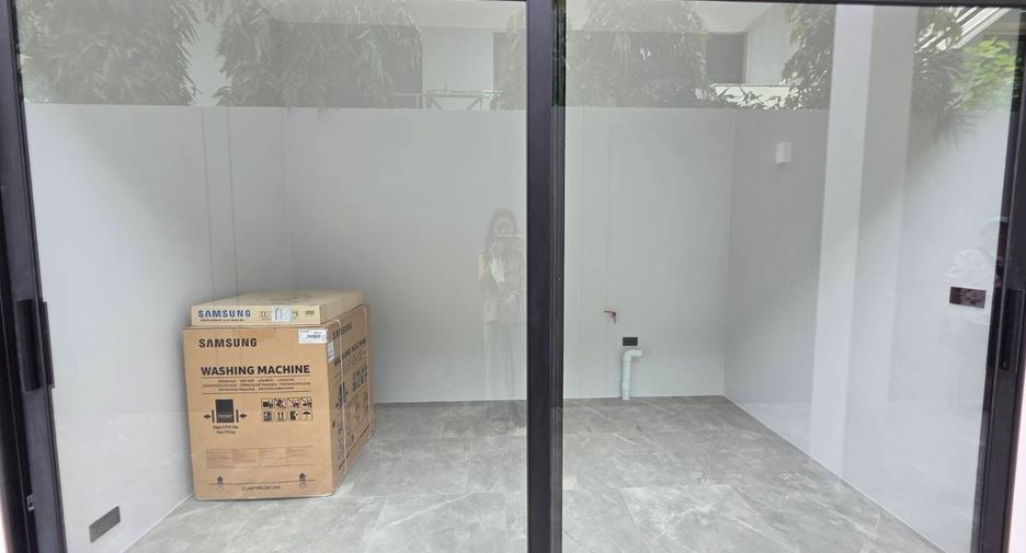 For rent 4 bedrooms house in Bang Kapi, Bangkok