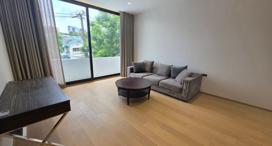 For rent 4 bedrooms house in Bang Kapi, Bangkok