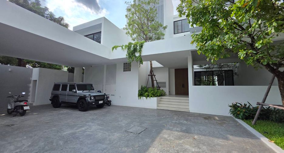 For rent 4 bedrooms house in Bang Kapi, Bangkok