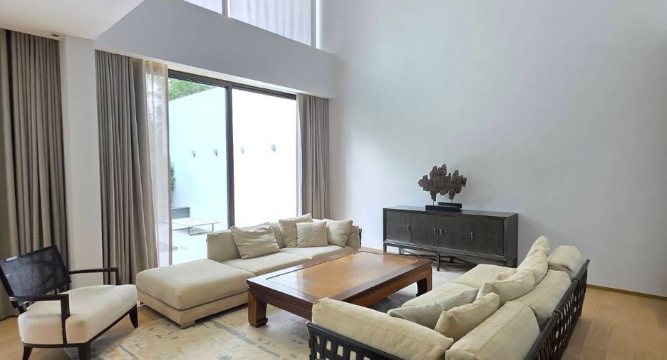 For rent 4 bedrooms house in Bang Kapi, Bangkok