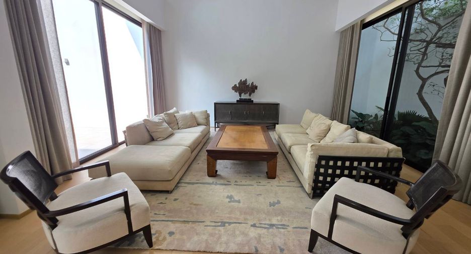 For rent 4 bedrooms house in Bang Kapi, Bangkok