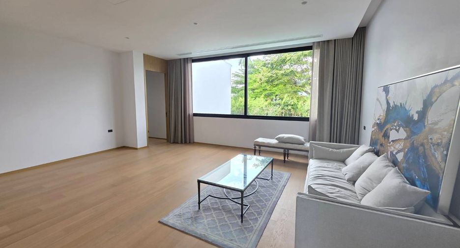 For rent 4 bedrooms house in Bang Kapi, Bangkok