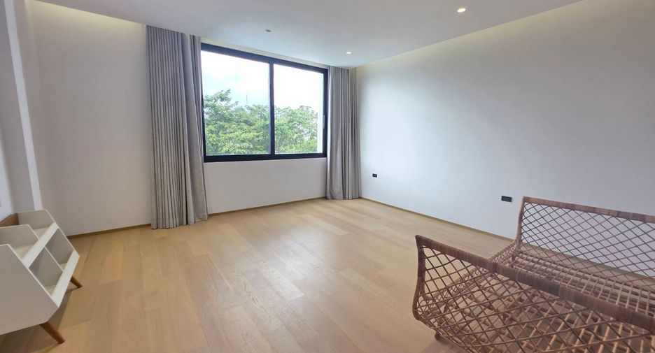 For rent 4 bedrooms house in Bang Kapi, Bangkok