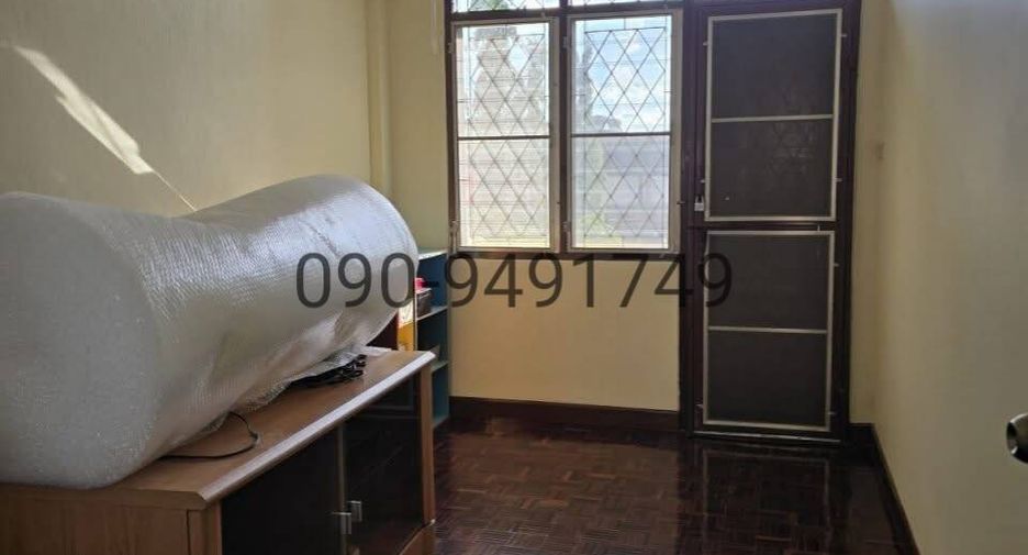 For rent 3 bedrooms townhouse in Lat Phrao, Bangkok
