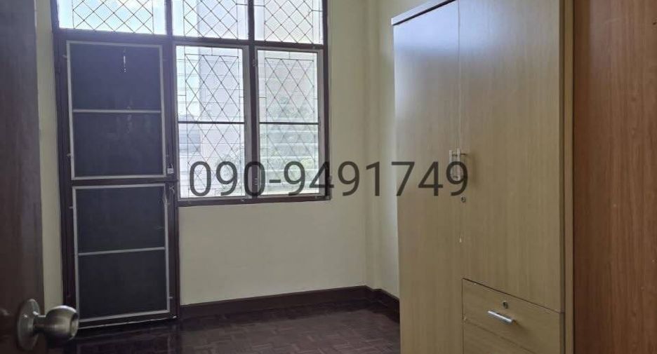 For rent 3 bedrooms townhouse in Lat Phrao, Bangkok