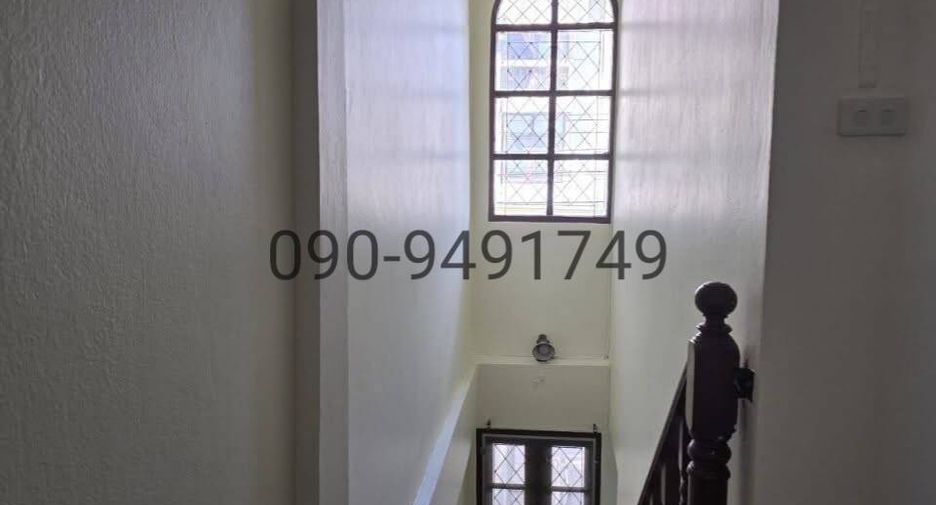 For rent 3 bedrooms townhouse in Lat Phrao, Bangkok