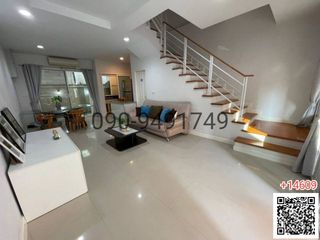 Casa adosada en alquiler de 3 habitaciones en Bang Kho Laem, Bangkok