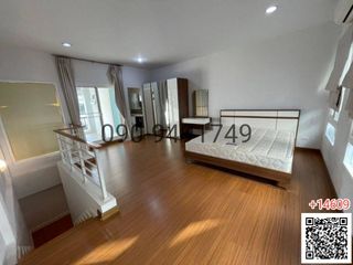 Casa adosada en alquiler de 3 habitaciones en Bang Kho Laem, Bangkok
