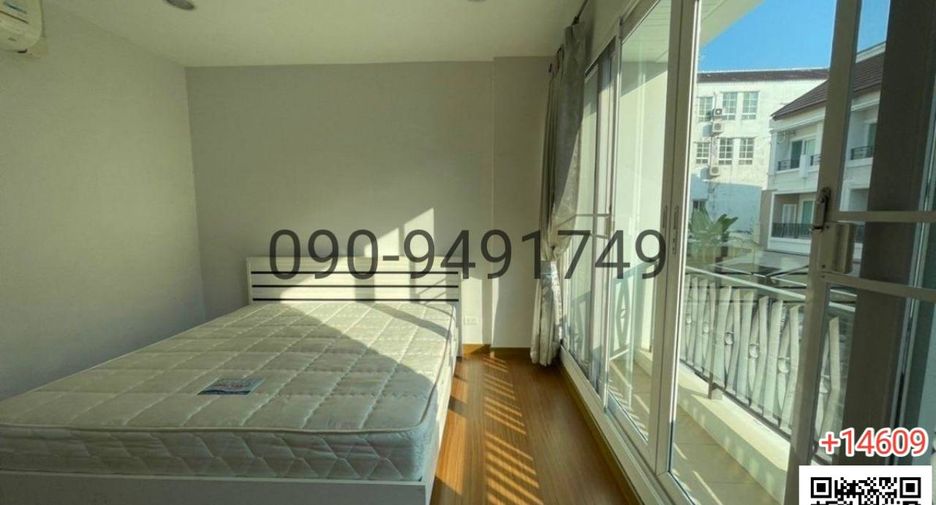 For rent 3 bedrooms townhouse in Bang Kho Laem, Bangkok