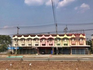 For sale 1 bed retail Space in Mueang Tak, Tak