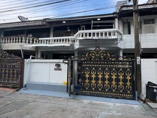 出租 3 卧室 联排别墅 在 Khlong Toei, 曼谷