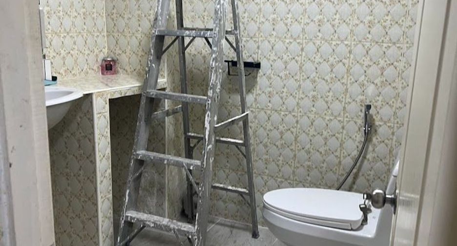 For rent 3 bedrooms townhouse in Khlong Toei, Bangkok