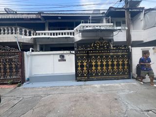 出租 3 卧室 联排别墅 在 Khlong Toei, 曼谷