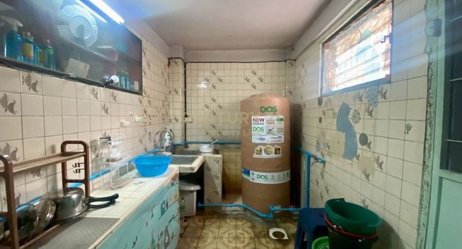 Local comercial en venta de 2 habitaciones en Bang Kho Laem, Bangkok