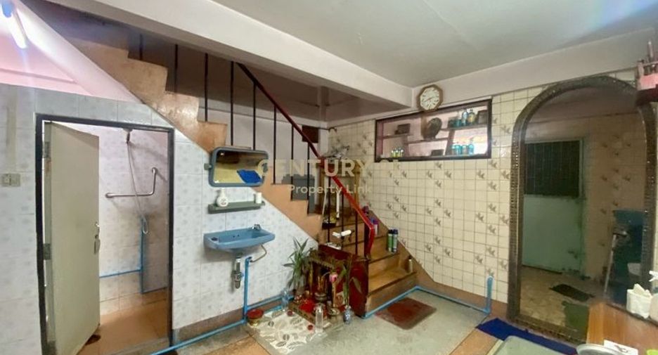 Local comercial en venta de 2 habitaciones en Bang Kho Laem, Bangkok