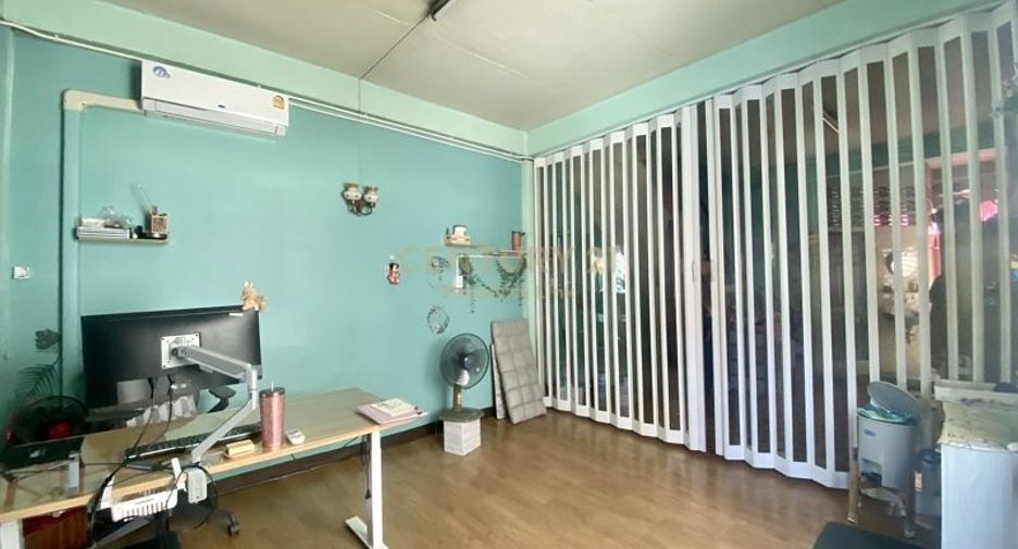Local comercial en venta de 2 habitaciones en Bang Kho Laem, Bangkok