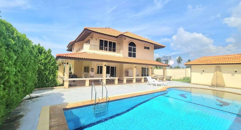 For sale 4 bedrooms villa in Sattahip, Chonburi