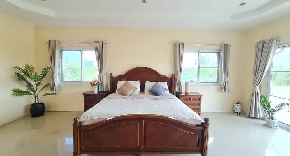 For sale 4 bedrooms villa in Sattahip, Chonburi