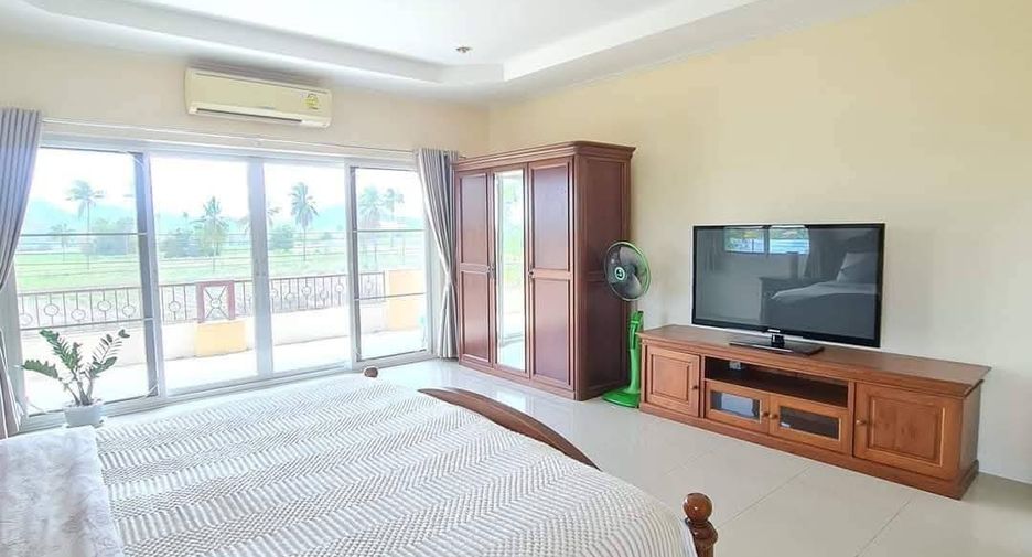 For sale 4 bedrooms villa in Sattahip, Chonburi