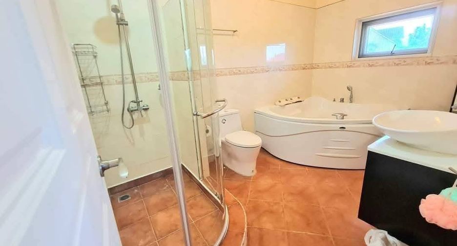 For sale 4 bedrooms villa in Sattahip, Chonburi