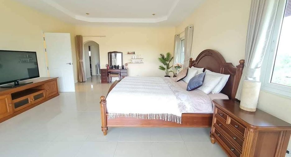 For sale 4 bedrooms villa in Sattahip, Chonburi
