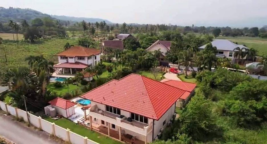 For sale 4 bedrooms villa in Sattahip, Chonburi