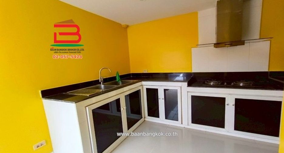 For sale 5 bedrooms house in Lam Luk Ka, Pathum Thani