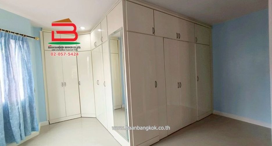 For sale 5 bedrooms house in Lam Luk Ka, Pathum Thani