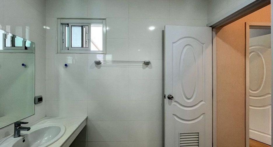 For rent 3 bedrooms villa in Hang Dong, Chiang Mai
