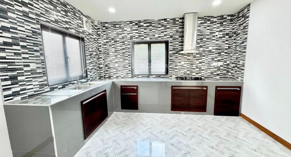 For sale 3 bedrooms house in Pluak Daeng, Rayong