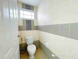 Casa adosada en venta de 3 habitaciones en Bang Lamung, Chonburi