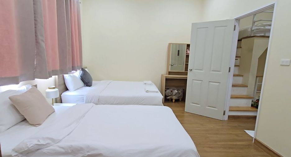 For sale 4 bedrooms townhouse in Mueang Chiang Mai, Chiang Mai