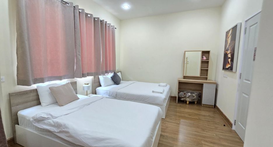 For sale 4 bedrooms townhouse in Mueang Chiang Mai, Chiang Mai
