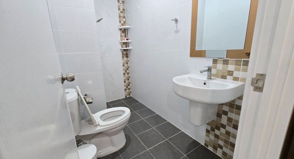 For sale 4 bedrooms townhouse in Mueang Chiang Mai, Chiang Mai