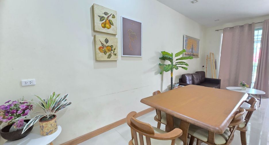 For sale 4 bedrooms townhouse in Mueang Chiang Mai, Chiang Mai