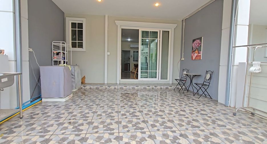For sale 4 bedrooms townhouse in Mueang Chiang Mai, Chiang Mai