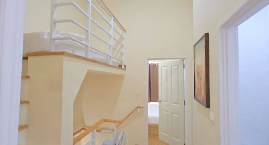 For sale 4 bedrooms townhouse in Mueang Chiang Mai, Chiang Mai