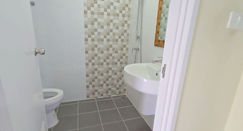 For sale 4 bedrooms townhouse in Mueang Chiang Mai, Chiang Mai