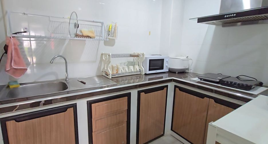 For sale 4 bedrooms townhouse in Mueang Chiang Mai, Chiang Mai