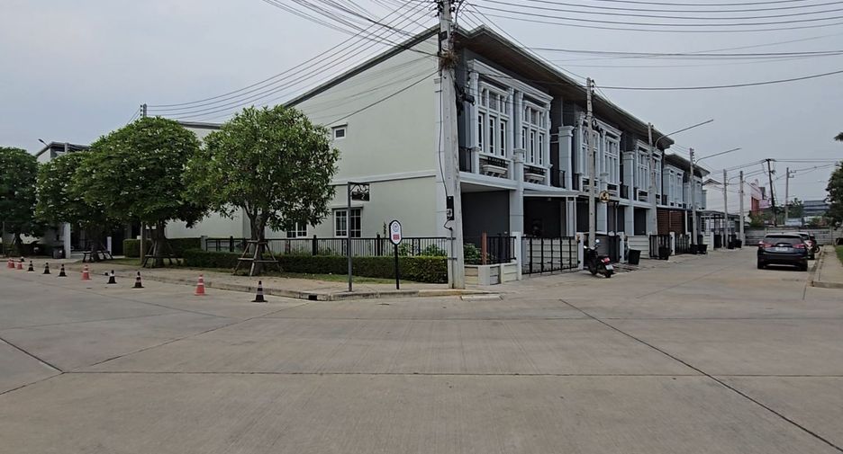 For sale 4 bedrooms townhouse in Mueang Chiang Mai, Chiang Mai