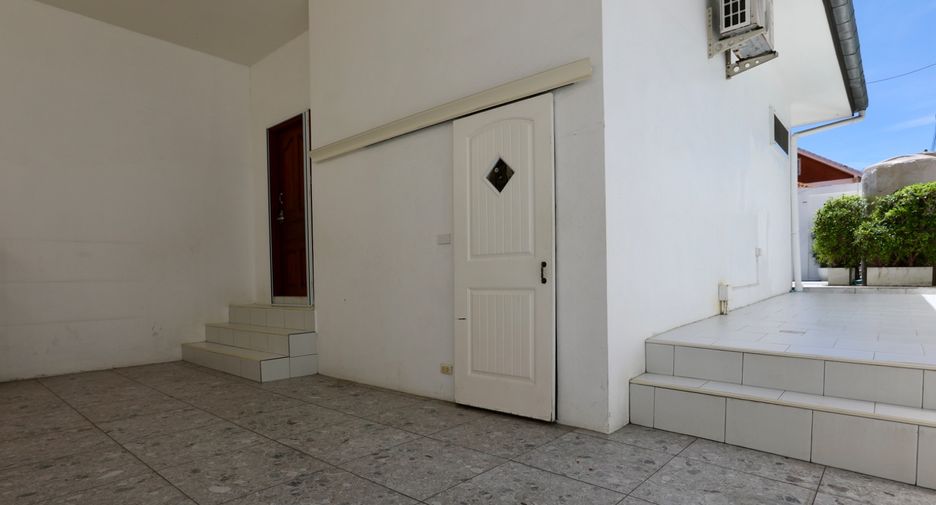 For sale 3 bedrooms house in Pratumnak, Pattaya