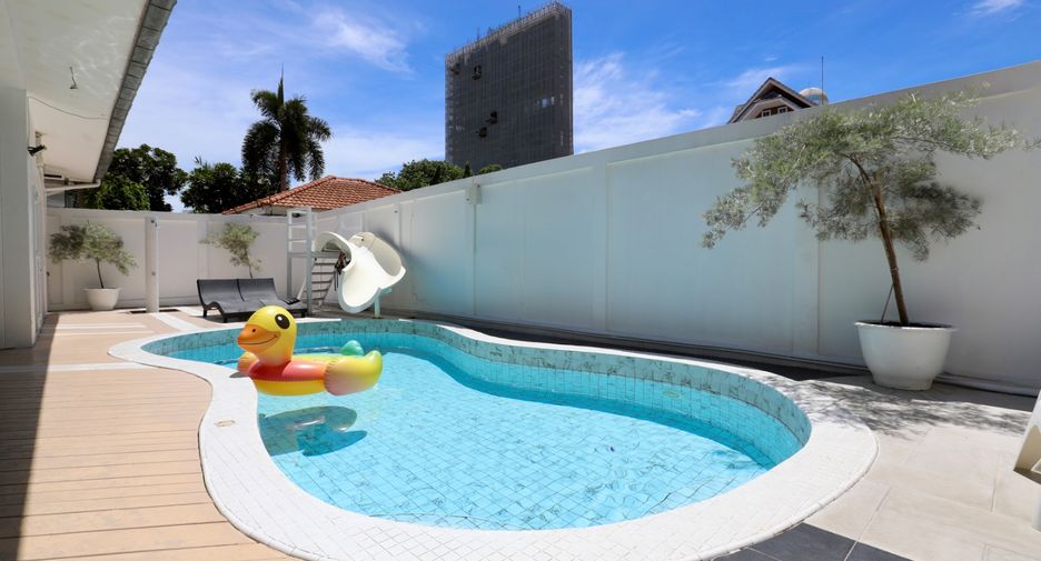 For sale 3 bedrooms house in Pratumnak, Pattaya