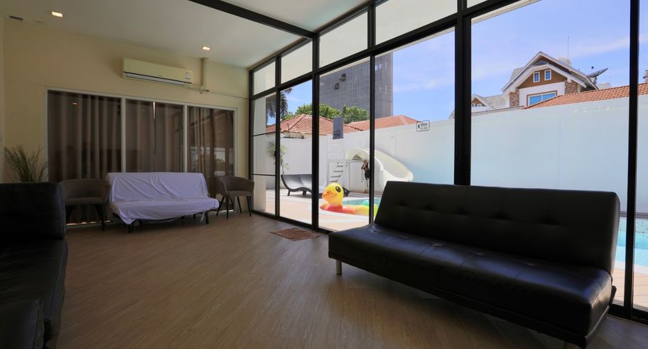 For sale 3 bedrooms house in Pratumnak, Pattaya