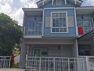 For sale 3 Beds townhouse in Mueang Pathum Thani, Pathum Thani