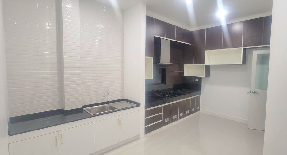 Аренда и продажа 6 спальни дом в Лат Крабанг, Бангкок