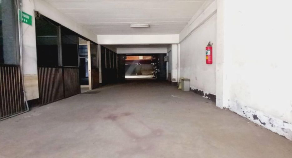 For sale 9 bedrooms retail Space in Don Mueang, Bangkok