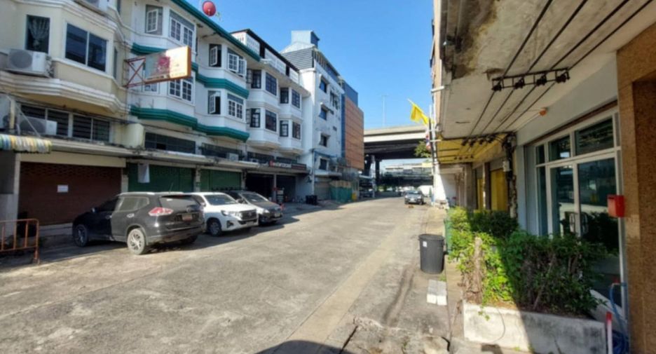For sale 9 bedrooms retail Space in Don Mueang, Bangkok