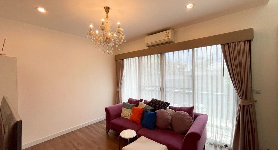 Casa adosada en venta de 3 habitaciones en Chom Thong, Bangkok