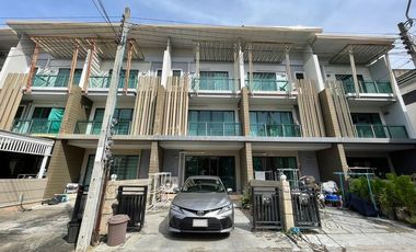 For sale 3 bedrooms townhouse in Chom Thong, Bangkok
